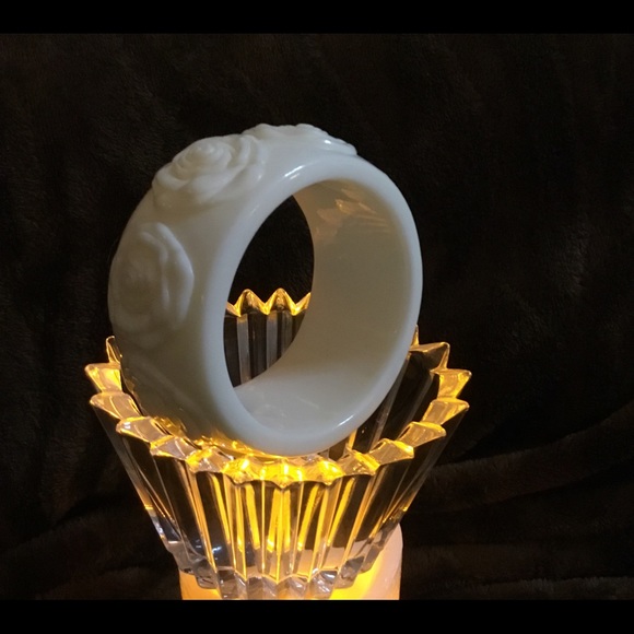 Jewelry - Host Pick🌺🌺😍😍Bangle bracelet. Bundle and save!